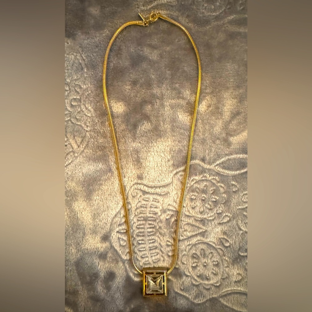 Avon Fashions Gold Necklace